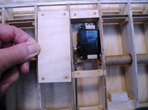 3 Aileron servo hatch on bottom of wing